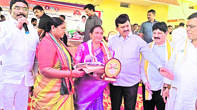 పేదలందరికీ ఇందిరమ్మ ఇళ్లు1