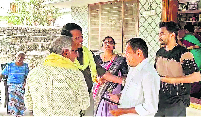 పలకరిస్తూ.. ఆరా తీస్తూ1