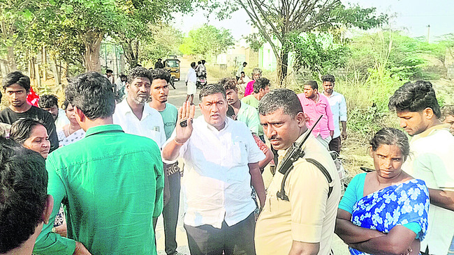 సెలవురోజు భూదందా2