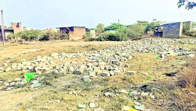 సెలవురోజు భూదందా1