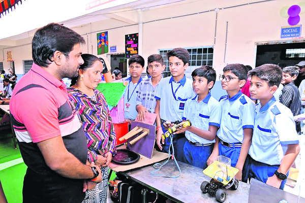 ఆకట్టుకున్న ‘జయ’ సైన్స్‌ఫెయిర్‌1