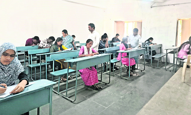 హోలీ పండుగను సంతోషంగా జరుపుకోవాలి1