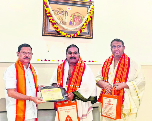 శాస్త్రోక్తంగా పల్లకీ సేవ 1