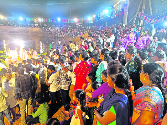 వైభవంగా అనంతుని తెప్పోత్సవం 1