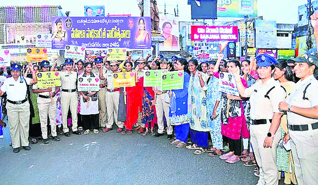 మహిళలు అన్ని రంగాల్లో రాణించాలి 2