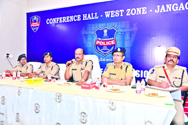 ‘అరైవ్‌.. అలైవ్‌’ను ఉద్యమంగా సాగించాలి1