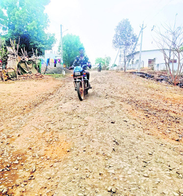 14 కి.మీ. ప్రయాణం.. ప్రాణసంకటం 1