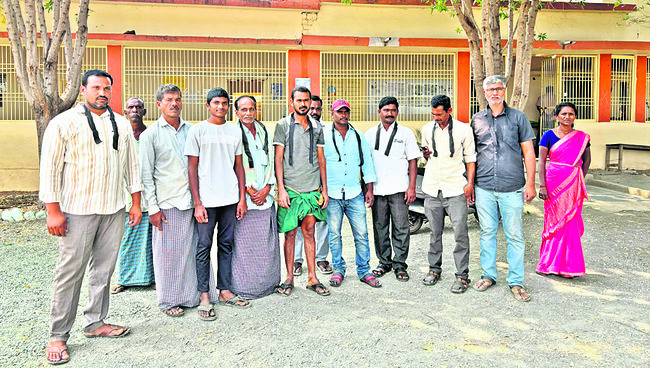 నిరాశ్రయులను ఆదుకుంటాం  2