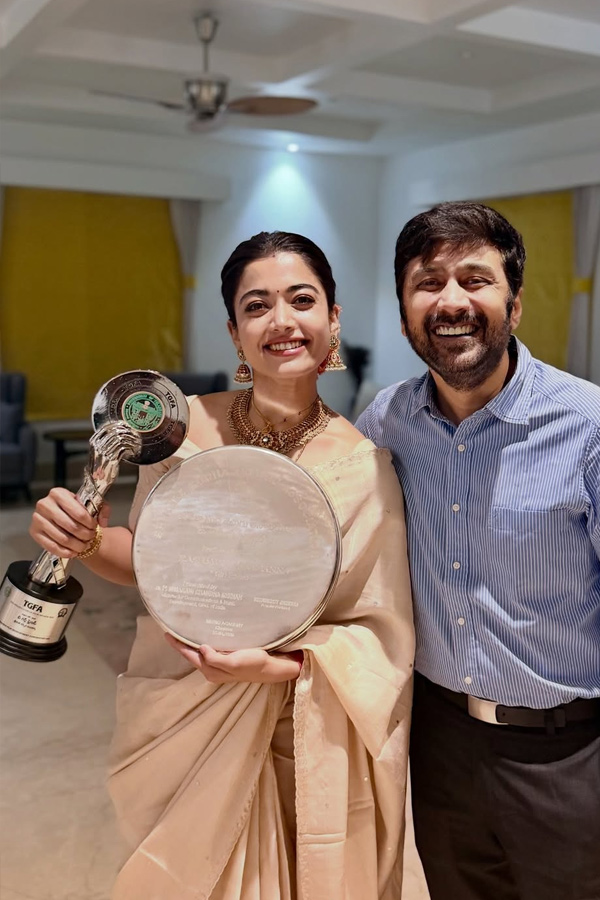 Actress Rashmika Mandanna wins Best Actress Award for The Girlfriend Photos3