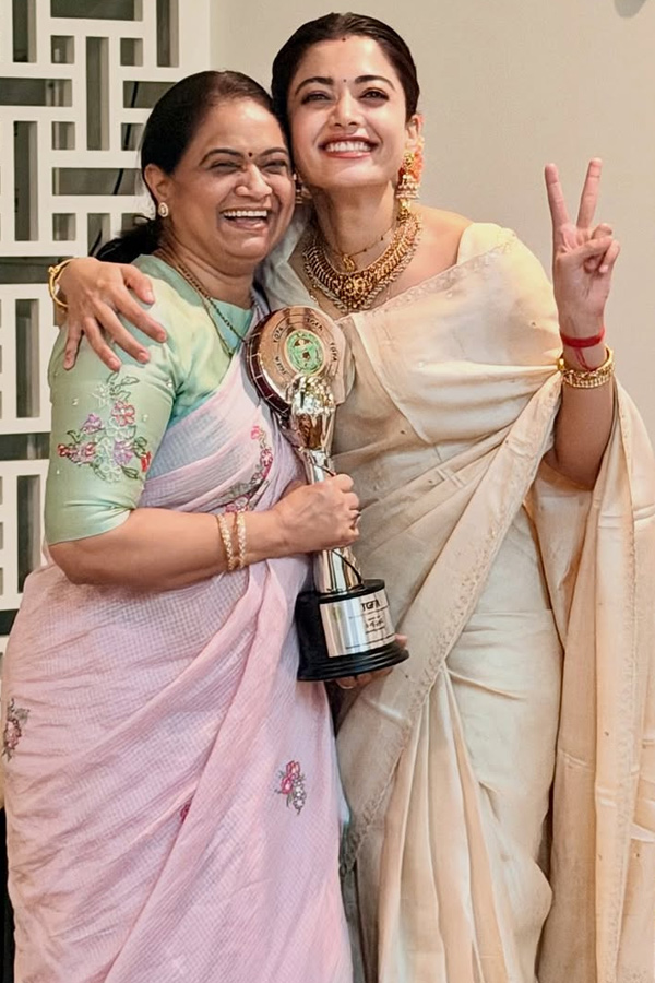 Actress Rashmika Mandanna wins Best Actress Award for The Girlfriend Photos4