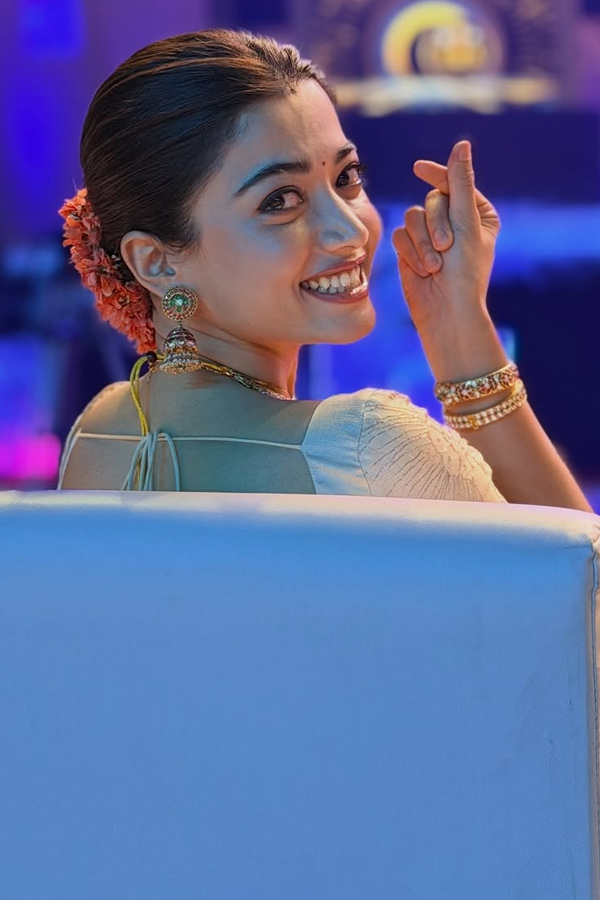 Actress Rashmika Mandanna wins Best Actress Award for The Girlfriend Photos10