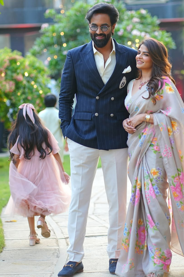 Manchu Vishnu With His Beautiful Family: Photos2