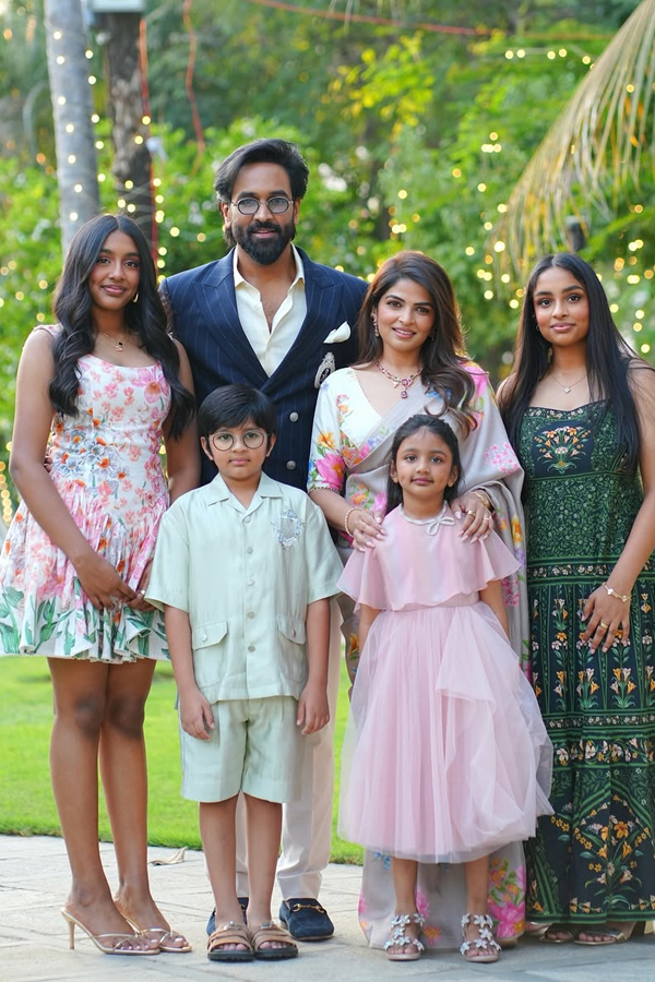 Manchu Vishnu With His Beautiful Family: Photos3