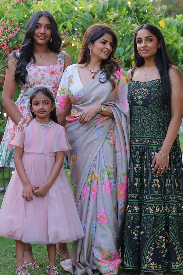 Manchu Vishnu With His Beautiful Family: Photos6