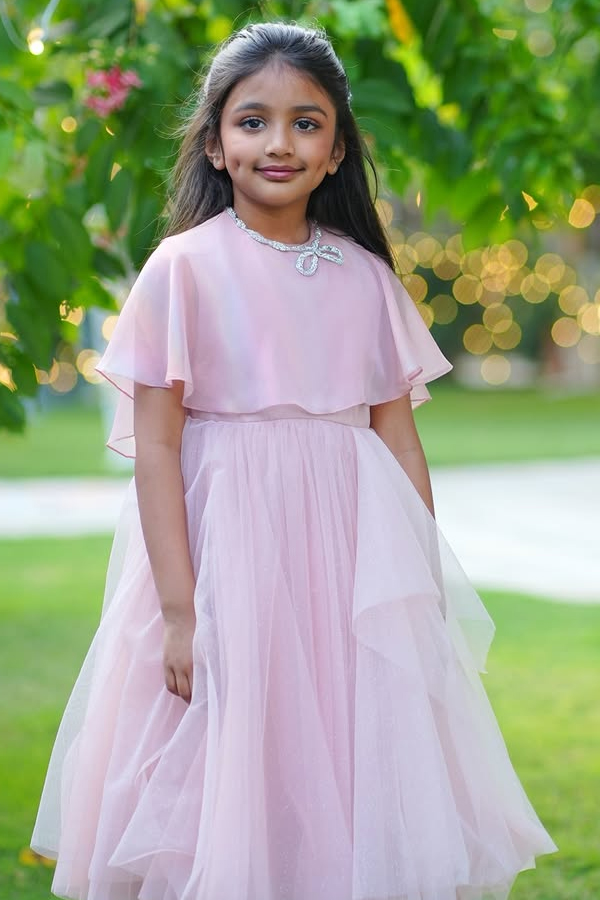 Manchu Vishnu With His Beautiful Family: Photos8