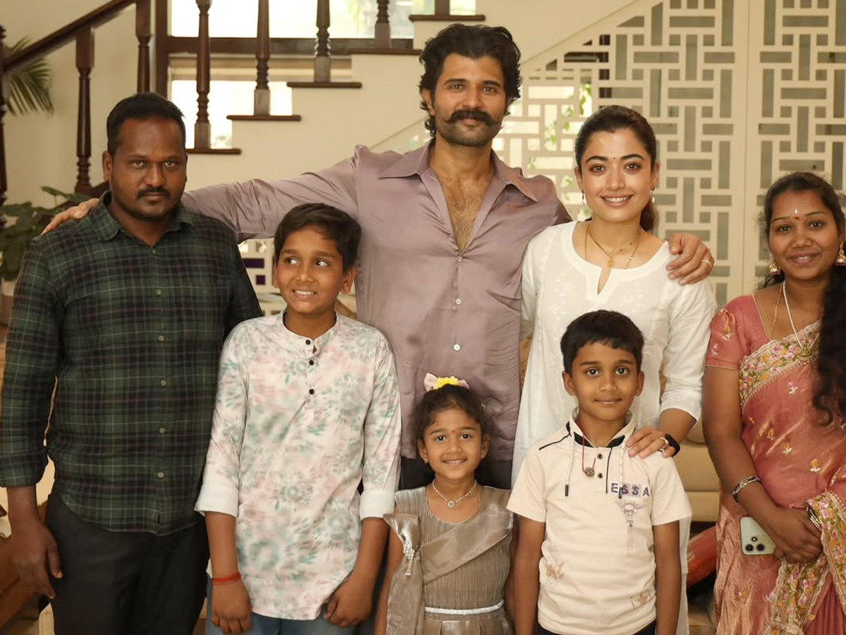 Vijay Devarakonda And Rashmika Mandanna Invited cutie fan Lucky Thalli to Home Photos2