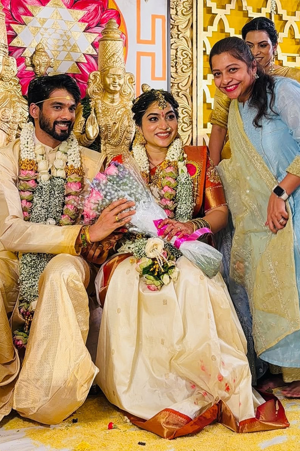 Bigg Boss fame Punarnavi Bhupalam got married Photos2