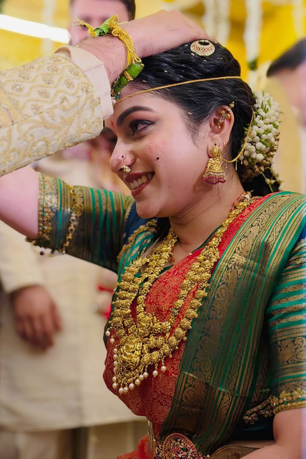 Bigg Boss fame Punarnavi Bhupalam got married Photos3