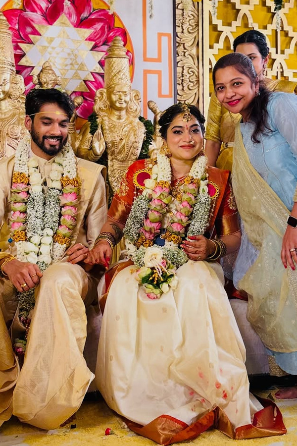 Bigg Boss fame Punarnavi Bhupalam got married Photos7