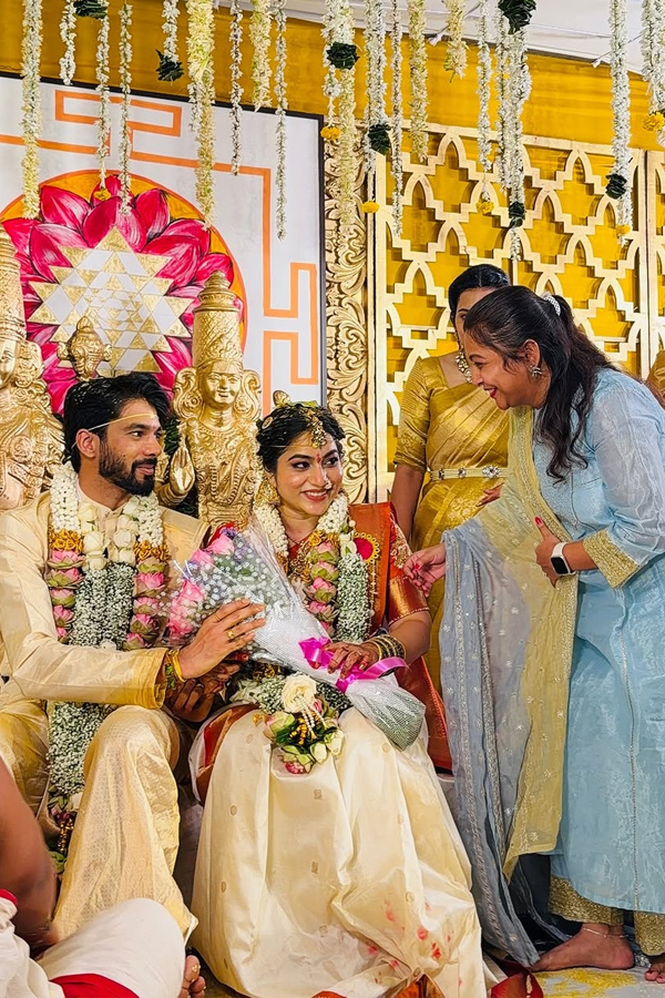 Bigg Boss fame Punarnavi Bhupalam got married Photos8