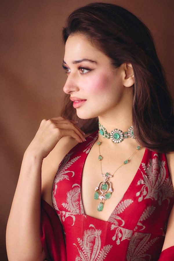 Tamannaah Bhatia wore modern red lehenga At Lakme Fashion Week Photos9