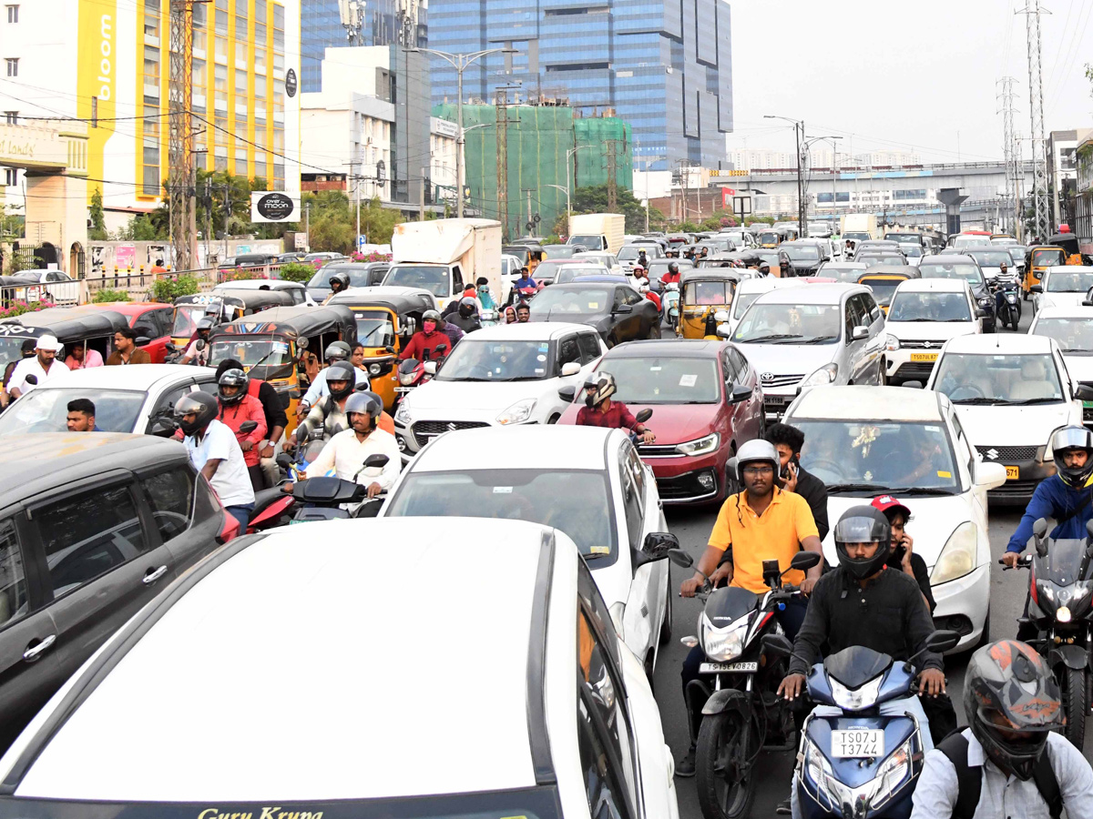 Traffic curbs In Gachibowli for Anirudh March 21 concert Photos2