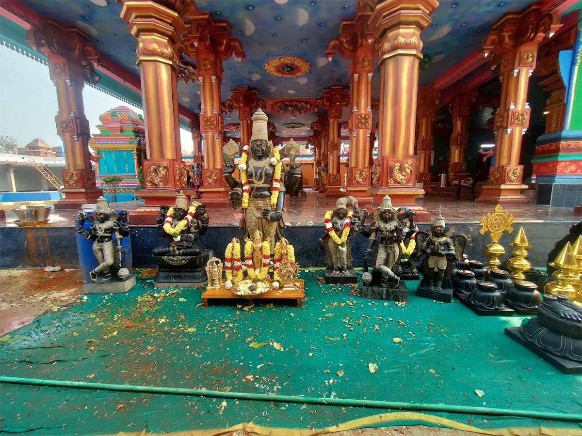 Sri Alivelumanga Padmavathi Sametha Venkateswara Devasthanam in Chenchuguda2
