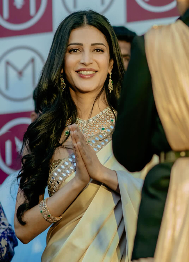 Actress Shruti Haasan In Visakhapatnam13