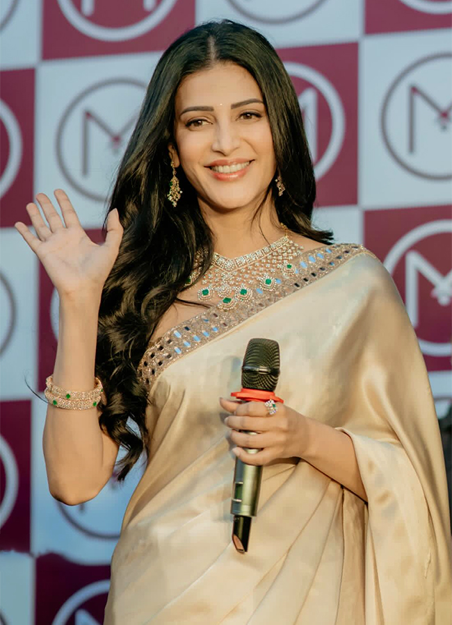 Actress Shruti Haasan In Visakhapatnam14