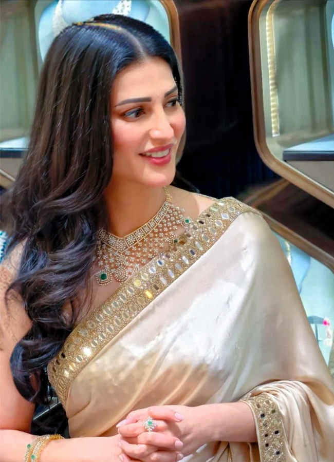 Actress Shruti Haasan In Visakhapatnam2