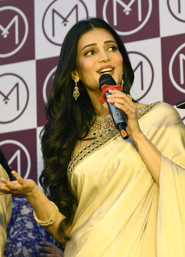 Actress Shruti Haasan In Visakhapatnam4