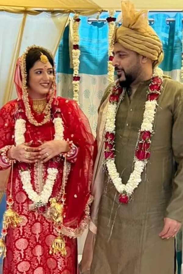 Badshah Marries Punjabi Actress Isha Rikhi In Intimate Wedding Ceremony Photos4