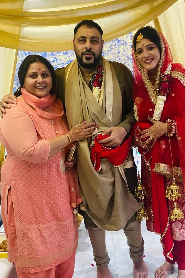 Badshah Marries Punjabi Actress Isha Rikhi In Intimate Wedding Ceremony Photos5
