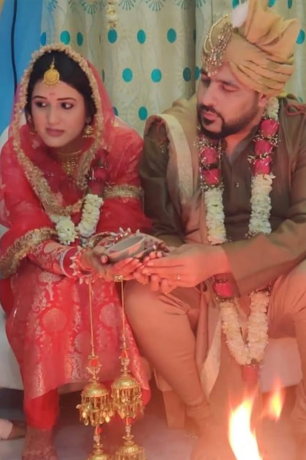 Badshah Marries Punjabi Actress Isha Rikhi In Intimate Wedding Ceremony Photos8