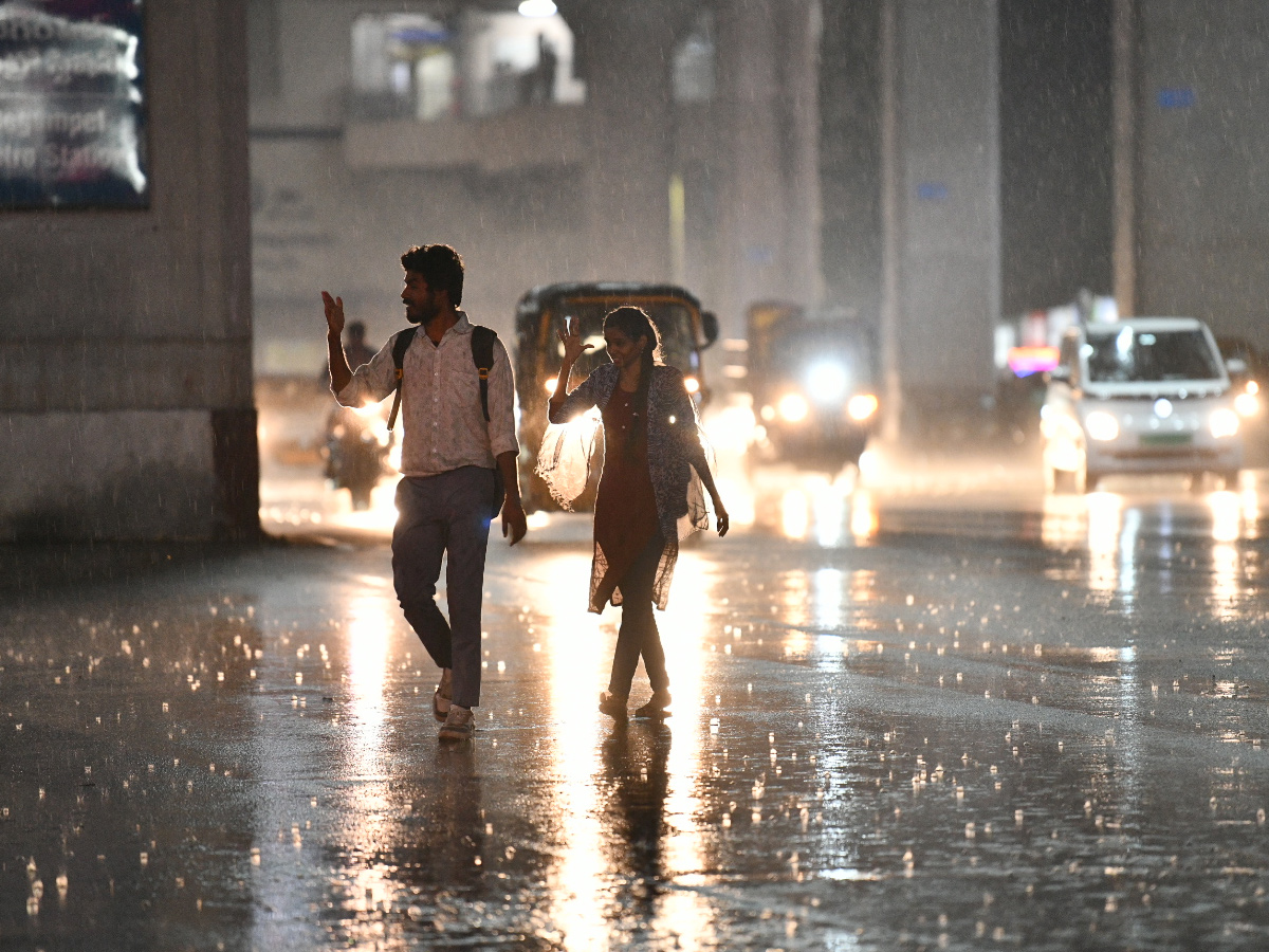Thunderstorms And rains lashed Hyderabad Photos12