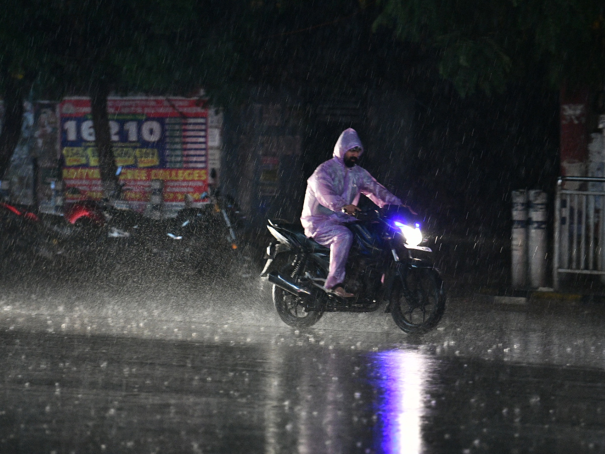 Thunderstorms And rains lashed Hyderabad Photos13