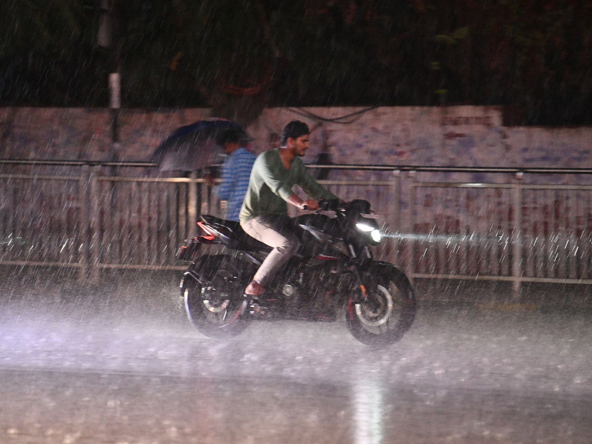 Thunderstorms And rains lashed Hyderabad Photos14