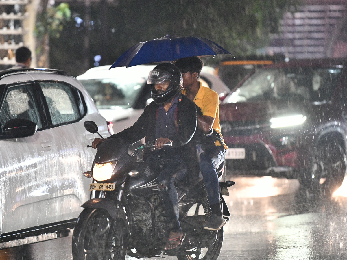 Thunderstorms And rains lashed Hyderabad Photos16