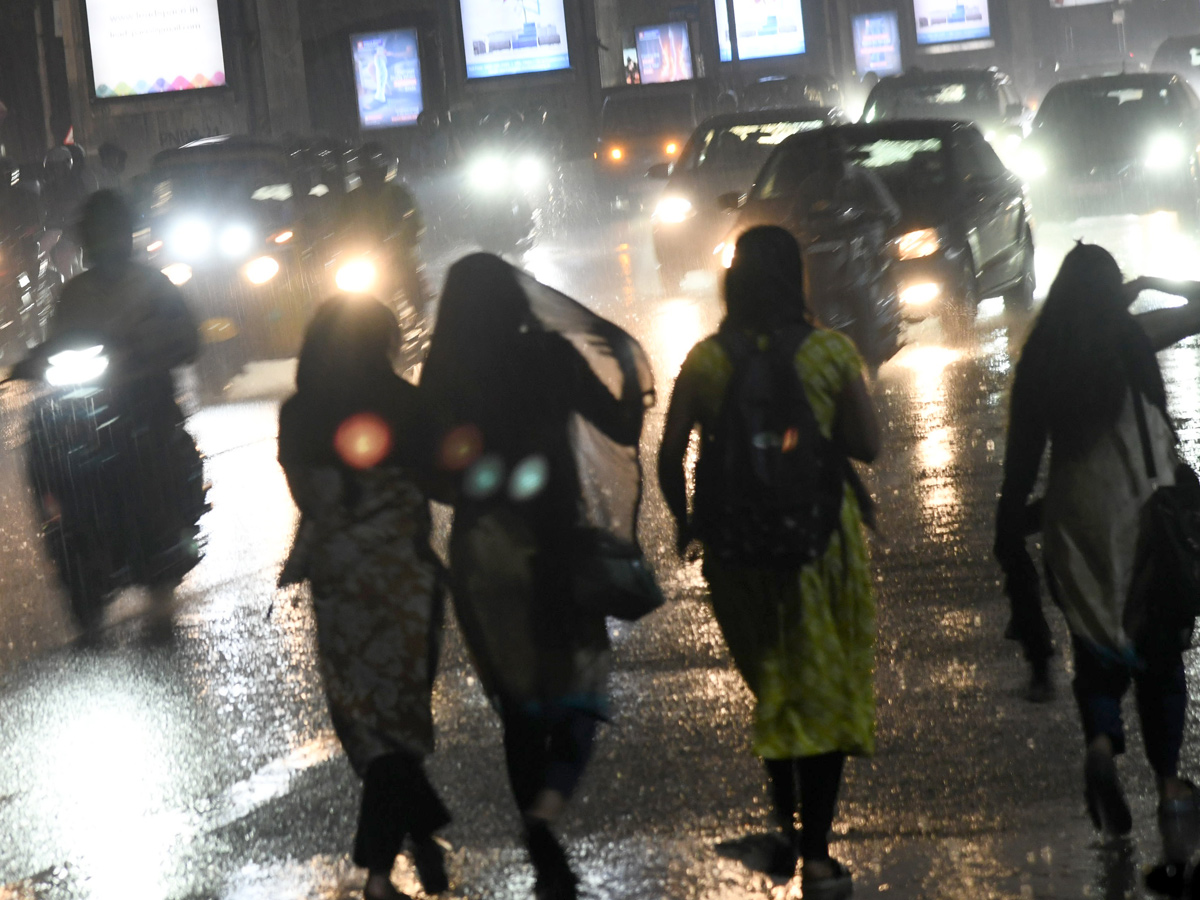 Thunderstorms And rains lashed Hyderabad Photos2