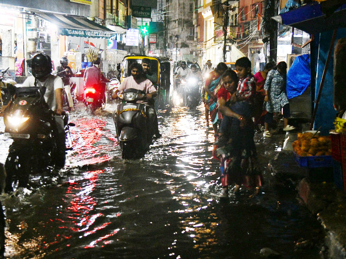 Thunderstorms And rains lashed Hyderabad Photos3