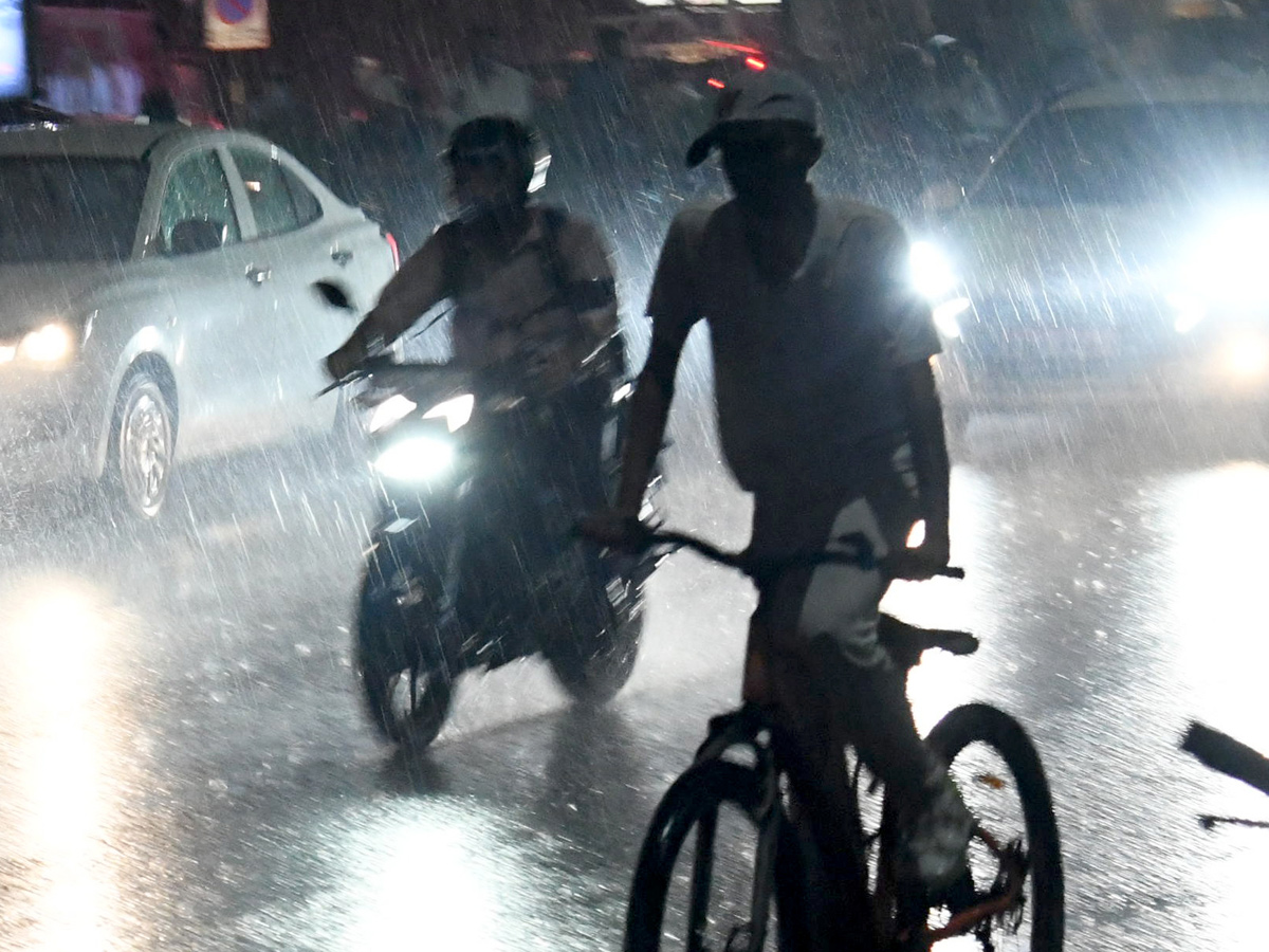 Thunderstorms And rains lashed Hyderabad Photos5