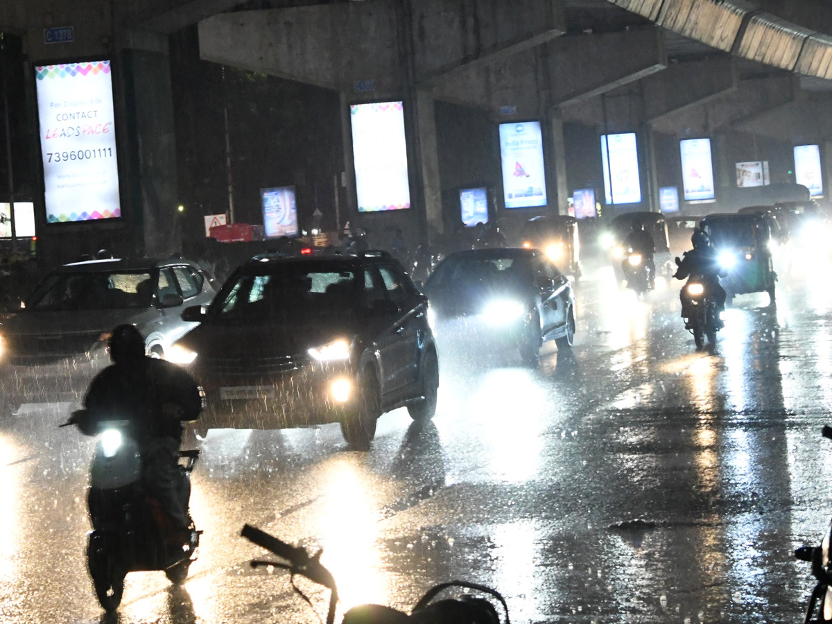 Thunderstorms And rains lashed Hyderabad Photos6