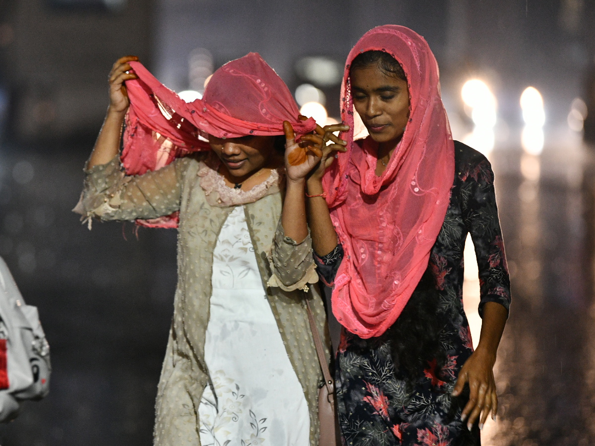 Thunderstorms And rains lashed Hyderabad Photos7