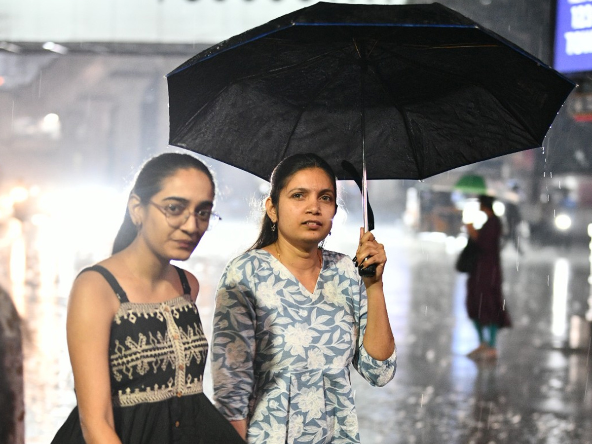 Thunderstorms And rains lashed Hyderabad Photos8