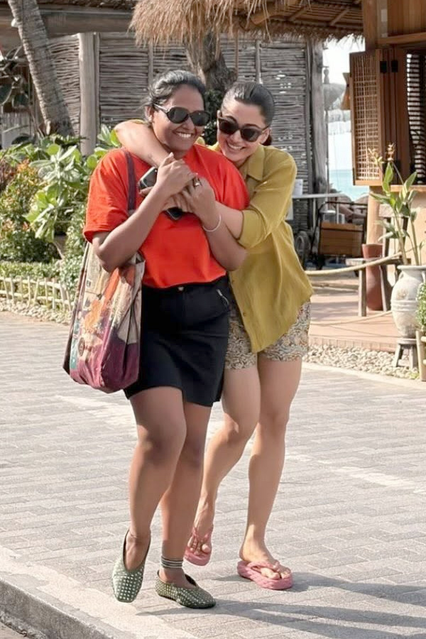 Rashmika Mandanna, Vijay Deverakonda Honeymoon Vacation Photos Viral2