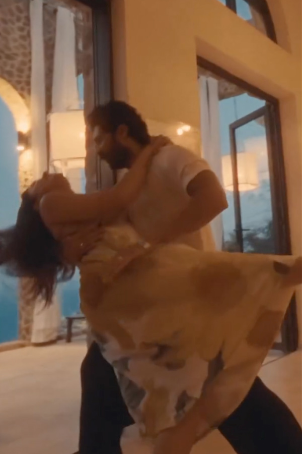 Rashmika Mandanna, Vijay Deverakonda Honeymoon Vacation Photos Viral9