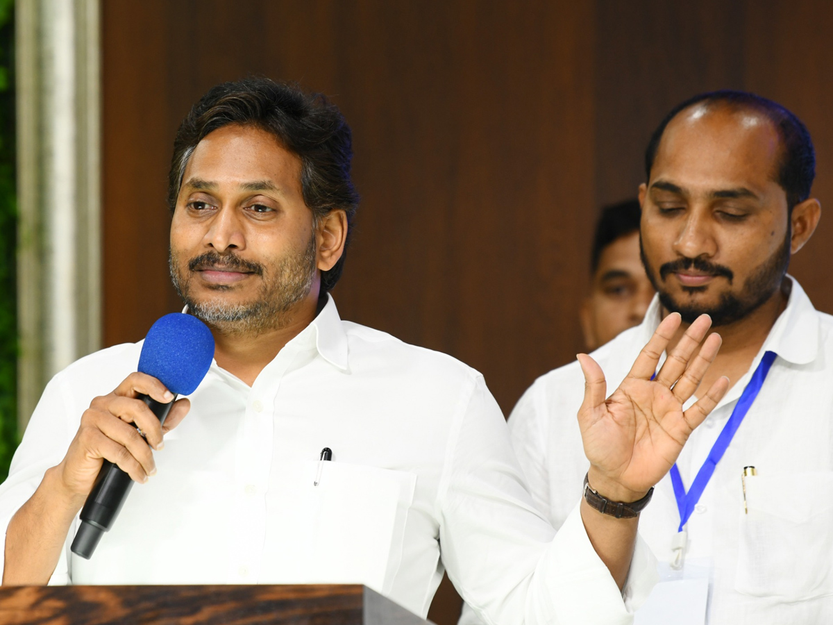 YS Jagan Key Meeting with Addanki YSRCP Local Body Representatives Photos10