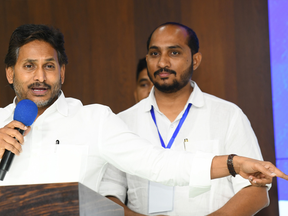 YS Jagan Key Meeting with Addanki YSRCP Local Body Representatives Photos11