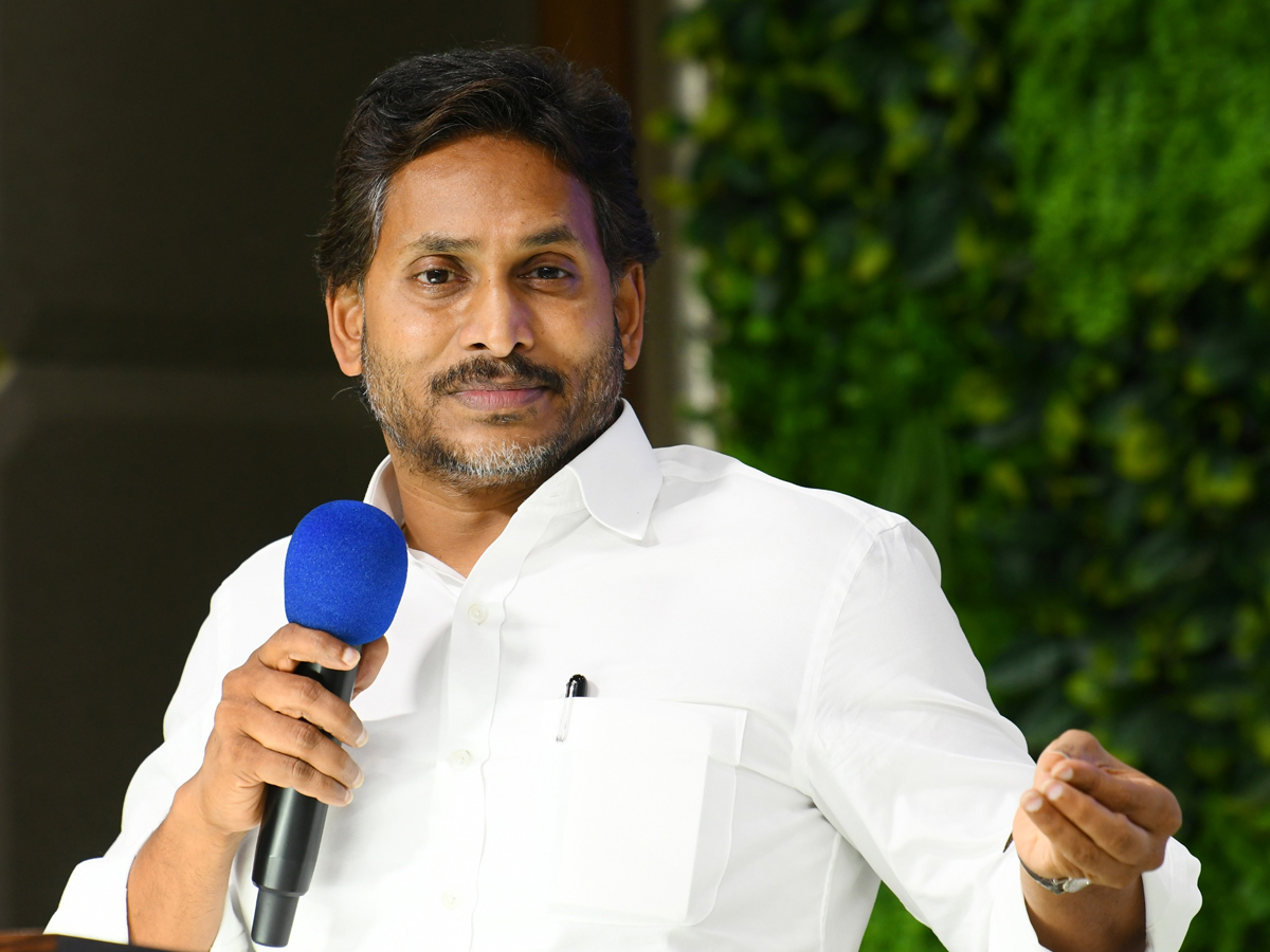 YS Jagan Key Meeting with Addanki YSRCP Local Body Representatives Photos15