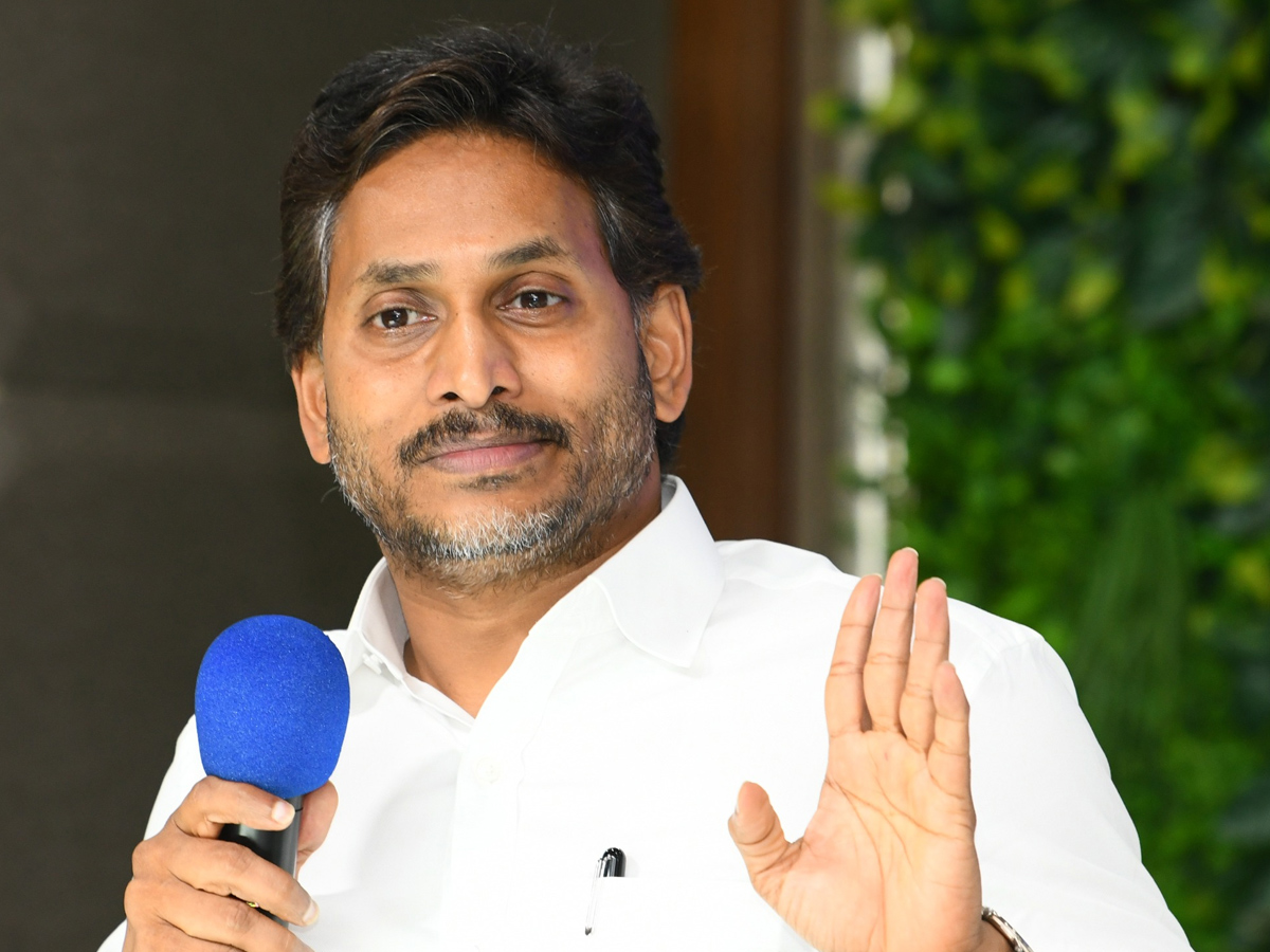 YS Jagan Key Meeting with Addanki YSRCP Local Body Representatives Photos16